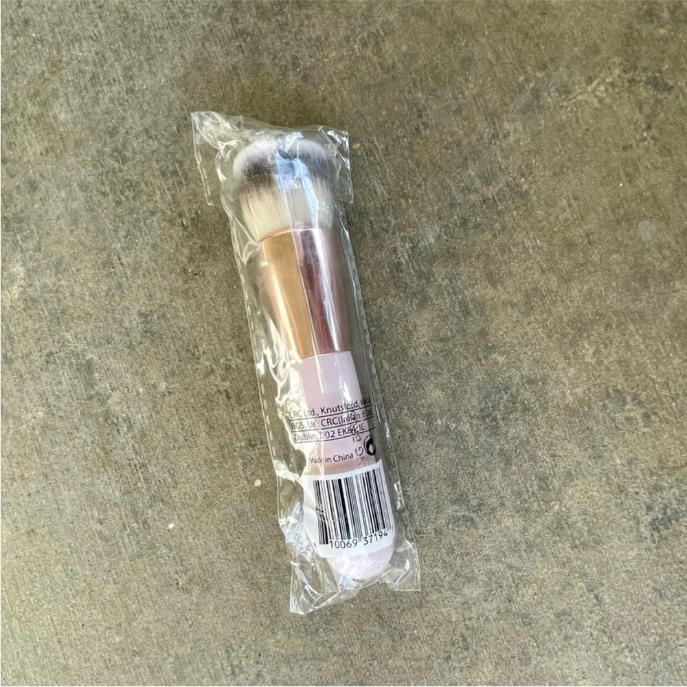 NEW Doll 10 Skin Buffing Foundation Brush